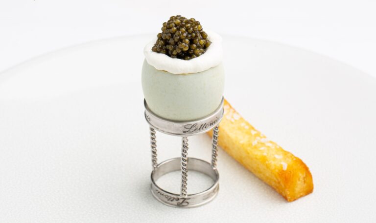 Caviar på ägg med pommes